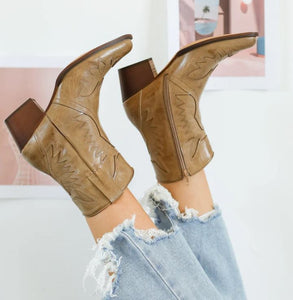 Taupe Womens Western Cowgirl Pointy Boots