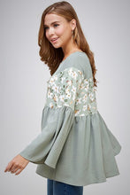Sage Floral Wild Long Sleeve Block Flower Round Neck