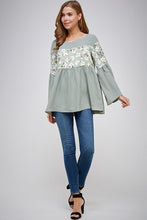 Sage Floral Wild Long Sleeve Block Flower Round Neck