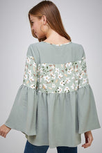 Sage Floral Wild Long Sleeve Block Flower Round Neck