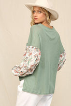 Evergreen The Pullover With Contrast Print At Sleeves