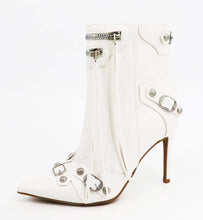Whtopu Bamboo Metal Studded Zipper Tassel Booties