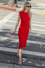 Red Round Neck Waist Pleated Midi Dress