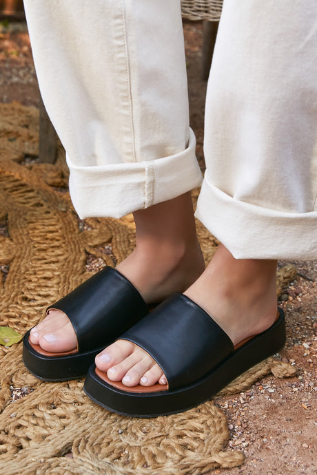 Black Tove Chunky Platform Bold Upper Slide