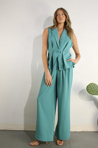 Turiquoise Sleeveless Jacket And Pants Set